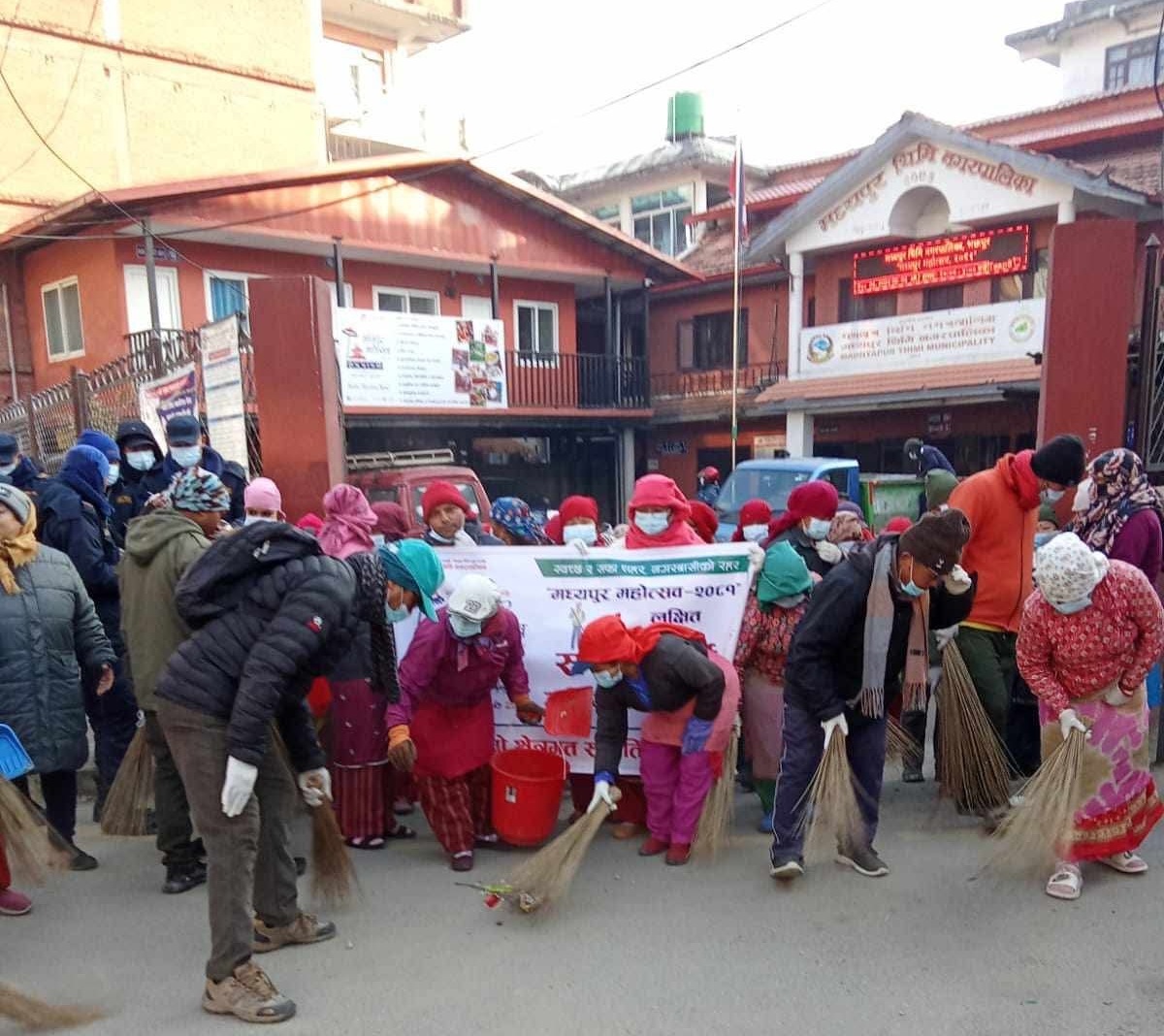 महोत्सवको अवसरमा मध्यपुर थिमिमा सरसफाइ 