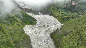 यसरी थुनियो हिमपहिरोले बोक्सीखोला (भिडियोसहित)