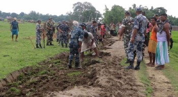 दशगजामा सडक निर्माणमा आएका भारतीयलाई लखेट्यो नेपाली सुरक्षाकर्मीले