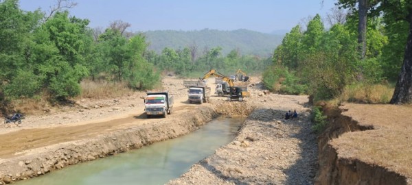 राष्ट्रिय गौरवका आयोजनाकाे नाममा सुनवल नगरपालिकामा मनपरी चुरे दोहन