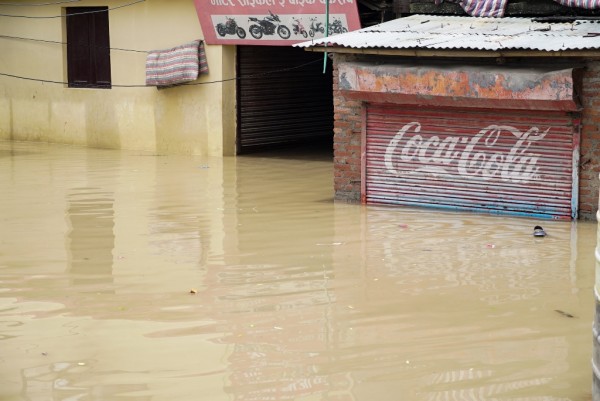 पानीको निकास थुनिँदा शुक्लाफाँटा नगरपालिका जलमग्न