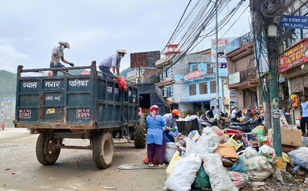 ३२ वर्षपछि फोहोरबाट पैसा कमाउन थालेको व्यास नगरपालिका 