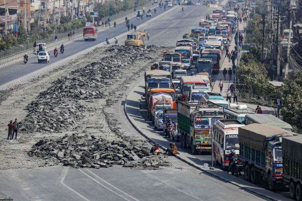 भोलिदेखि सातदोबाटो–बालकुमारी सडक खण्ड बन्द हुने, कतिबेला चल्छन् गाडी ?