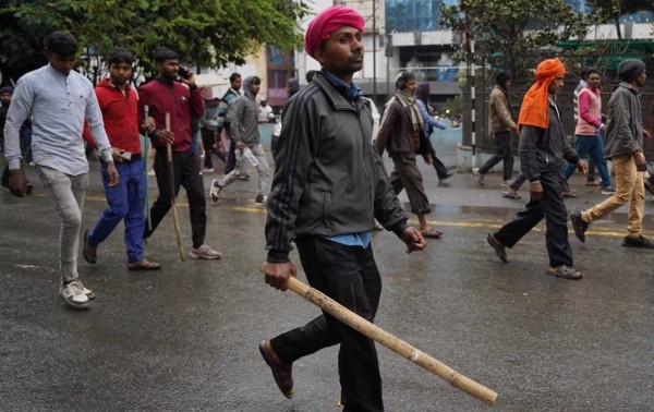 फुटपाथपछि कवाडी व्यवसायीमाथि काठमाडौँ महानगरको प्रहार, संकलन केन्द्रमा धमाधम डोजर  