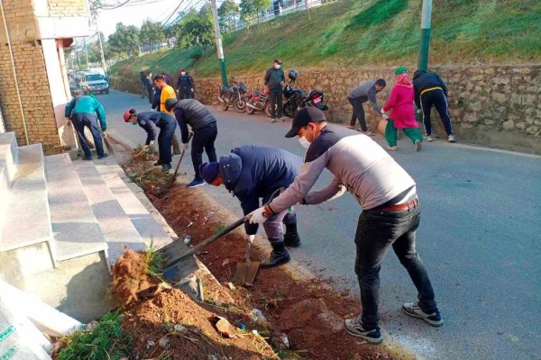 ललितपुर महानगरको सानेपा क्षेत्रका सार्वजनिक स्थानमा फोहोर फाल्नेलाई सामाजिक बहिष्कार 