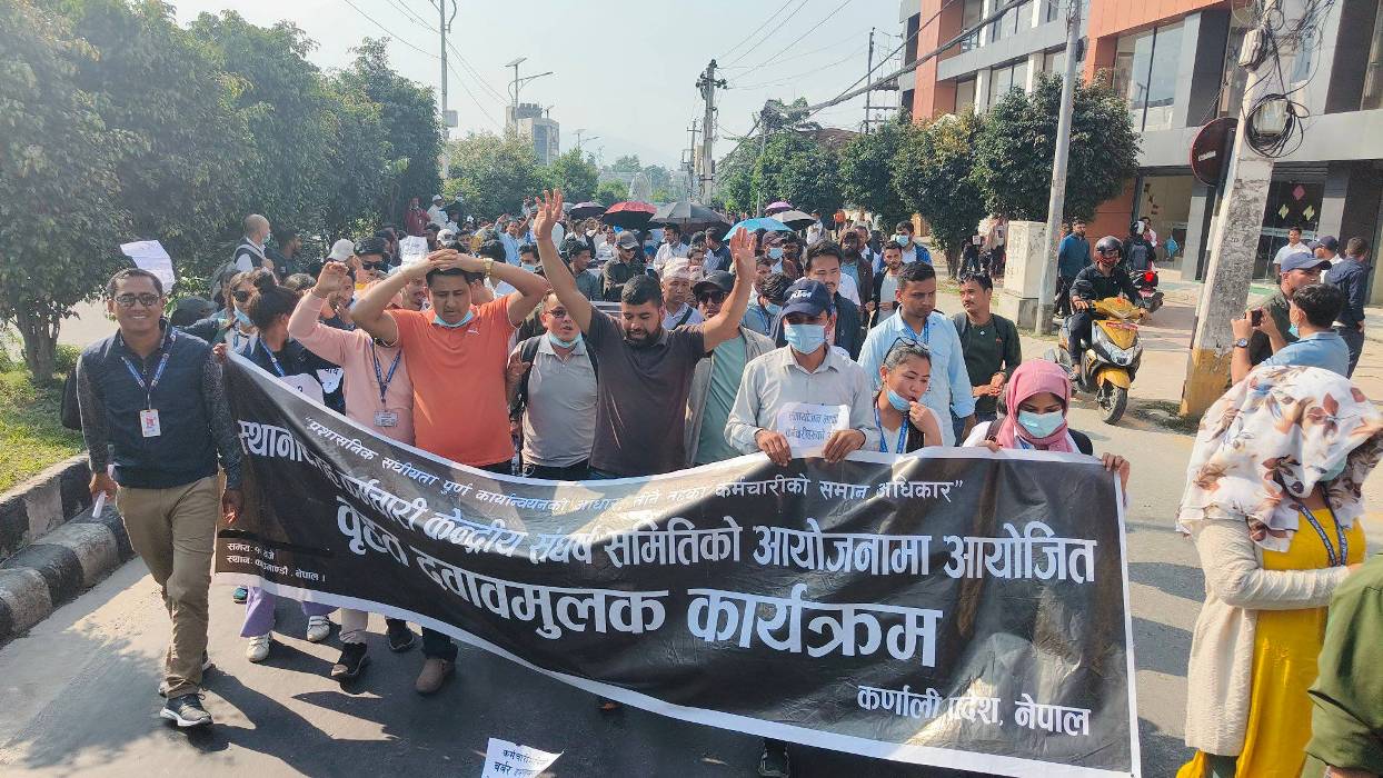 आन्दोलनरत स्थानीय तहका कर्मचारी संघीय सरकारसँग वार्ता गर्न सिंहदरबार गए