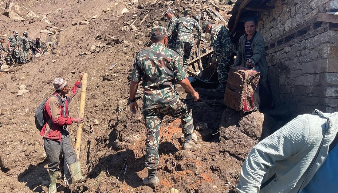 पहिरोले पुरिएका वडा सदस्य र उनको श्रीमान्‌काे शव फेला