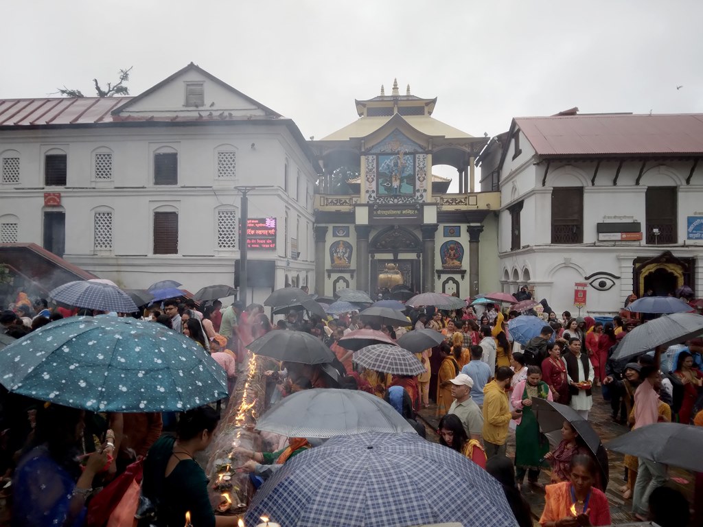 आज साउनको पहिलो सोमबार, देशभरका शिवालयमा दर्शनार्थी घुइँचो (फोटोफिचर)